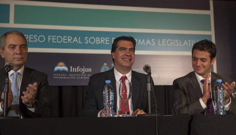 Alak y Capitanich llegan a Necochea para debatir el presente y futuro del peronismo