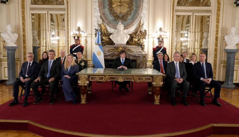 La confianza en el Gobierno tuvo una mejora marginal y Milei pierde cada vez más terreno en el conurbano