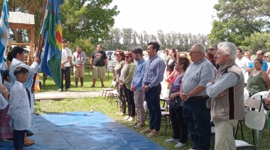 "Entre todos tenemos que defender las escuelas rurales", dijo Rojas en La Lita