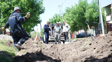 Con una fuerte inversión municipal crece la extensión de la red de agua en el Barrio Campana