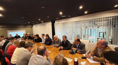 En medio de la crisis económica, intendentes de la UCR volverán a la carga por las deudas de la Provincia