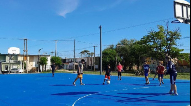 Juventud Nueva Necochea puso en valor la cancha del barrio Fonavi junto al Grupo Colmena