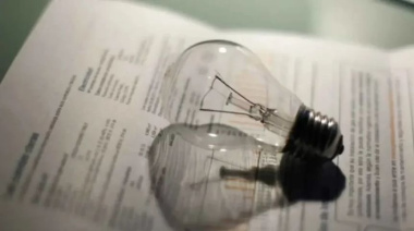El gobierno busca un aumento en las boletas de gas y de luz