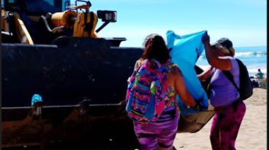 La Municipalidad refuerza los trabajos de mantenimiento y acondicionamiento en la zona costera