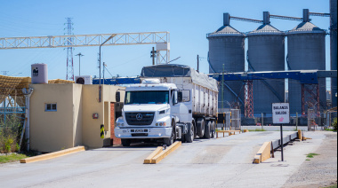 Rojas volvió a reclamar el cobro de la tasa portuaria y apuntó al impacto del transporte pesado en Quequén