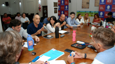 Papelón libertario: en lugar de trabajar por Necochea, piden cámaras por una bandera en la Marcha del Orgullo