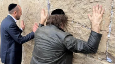 Javier Milei llegó a Israel y pasó por el Muro de los Lamentos