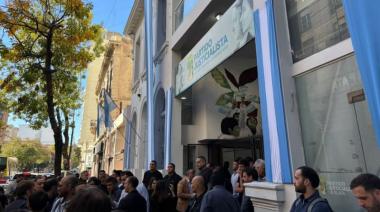 Kicillof asume en el PJ Bonaerense y reúne al Consejo Provincial que integra Andrea Cáceres