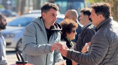 Polémica en Necochea: críticas a concejales libertarios por repartir pastelitos mientras avanza la quita de la Zona Fría