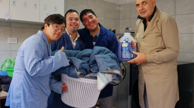En Senderos de Luz ofrecen servicio de lavandería de acolchados y frazadas ante la llegada del frío
