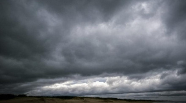 Un sistema de baja presión se instala frente a la costa y anticipa días de tormentas y viento extremo en Necochea