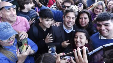 Axel Kicillof se subió al escenario de Cosquín: “Sin federalismo no hay país”