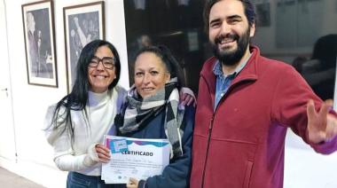 Andrea Cáceres participó de la entrega de certificados del Curso de Manipulación de Alimentos en “Lo de Néstor”