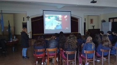 La educación vial sigue llegando a las escuelas y esta vez la charla fue para estudiantes secundarios