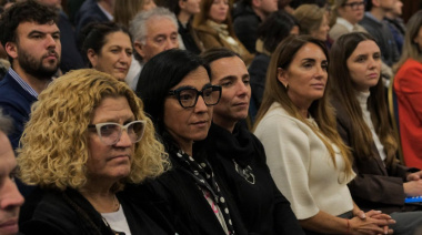 Cáceres acompañó a Axel Kicillof en la firma de una nueva adhesión al programa Municipios Unidos por la Niñez y la Adolescencia