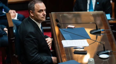 Qué es la moción de censura y cómo podría utilizarse para desplazar a Manuel Adorni