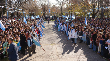 Más de mil alumnos de todo el distrito declararon lealtad a la Bandera Argentina en una emotiva promesa