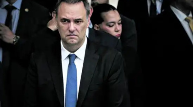 La Justicia le prohibió a Manuel Adorni salir del país sin autorización previa