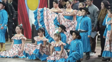 Con la presencia del Intendente se celebró la independencia con folclore y tradición