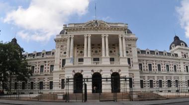 En medio de la pelea por los fondos, una senadora propone cambiar la coparticipación de los municipios