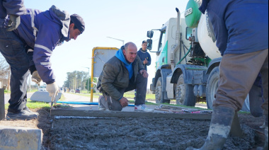 Trabajos de hormigón para reparar calles dañadas y mejorar las rampas de la bicisenda de la 75