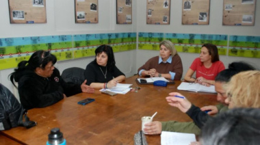 Mesa social: analizan implementar una plataforma dedicada a cuidadores adultos mayores