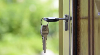 El sueño de la casa propia, cada vez más lejos: 2,5 millones de jóvenes siguen en el hogar familiar