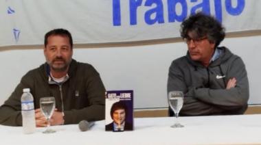 Ante un auditorio colmado, Pablo Vera presentó en Necochea su nuevo libro “Gato por liebre”