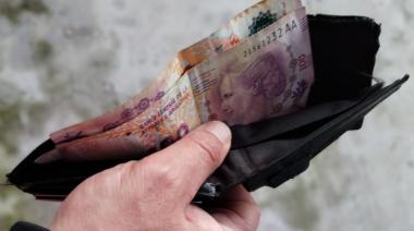 El salario mínimo retrocedió a niveles de la crisis de 2002 y quedó un 12% por debajo de la década del ’90