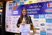 Rosario Coronel, de la Escuela Municipal, es la Deportista del Año y recibió el premio de manos del Intendente
