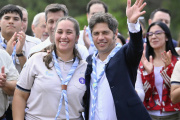 El gobernador Axel Kicillof visitó el Campamento Nacional de Scouts en Necochea