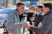 Polémica en Necochea: críticas a concejales libertarios por repartir pastelitos mientras avanza la quita de la Zona Fría