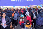 La Plaza se puso en «Modo Mundial» con un intercambio de figuritas que convocó a toda la familia