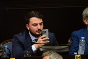 Diputado bonaerense libertario quiere “arancelar derechos”: parece darle la razón a la acusación de “Argentina racista”
