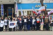Protesta de CGT, las dos CTA y la Utep frente a las oficinas de ANSES Necochea en defensa del trabajo y las jubilaciones