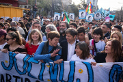 Kicillof cambia su agenda y se suma a la marcha de La Noche los Lápices en medio de la polémica por los micros