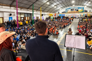 Arturo Rojas dio la bienvenida a los más de 750 jóvenes que participan de la «Invasión de Pueblos»