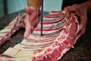 La venta de carne cayó hasta un 40% y los consumidores buscan alternativas más económicas