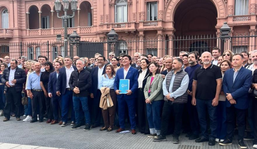 Municipios bajo presión: la demanda social  crece mientras el Estado nacional se retira